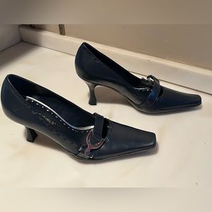 NWOT BCBGirls Navy Pumps, Size 5B